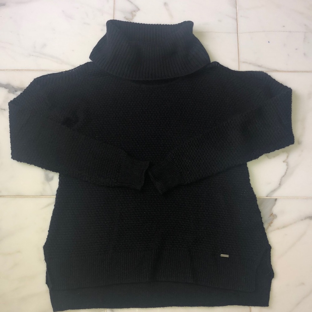 black hollister turtleneck with cutout shoulders